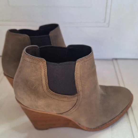 Cole Haan Womens Ankle Boot Bootie Brown Tanned Nubuck Wedge Heel Size 6 - Picture 4 of 15
